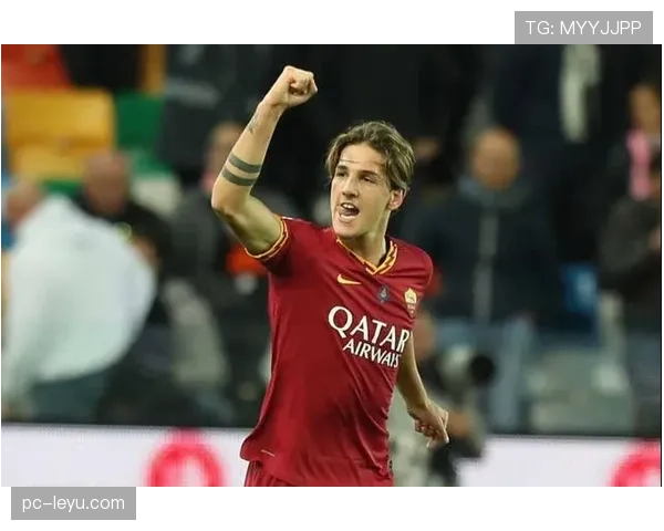 “萨索洛前锋贝拉尔迪主罚任意球击中横梁，与进球差之毫厘”